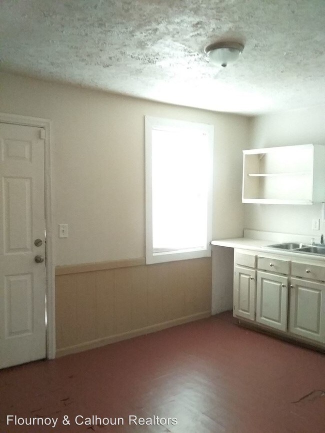 Building Photo - 2 br, 1 bath Apartment - 169 Munson Drive