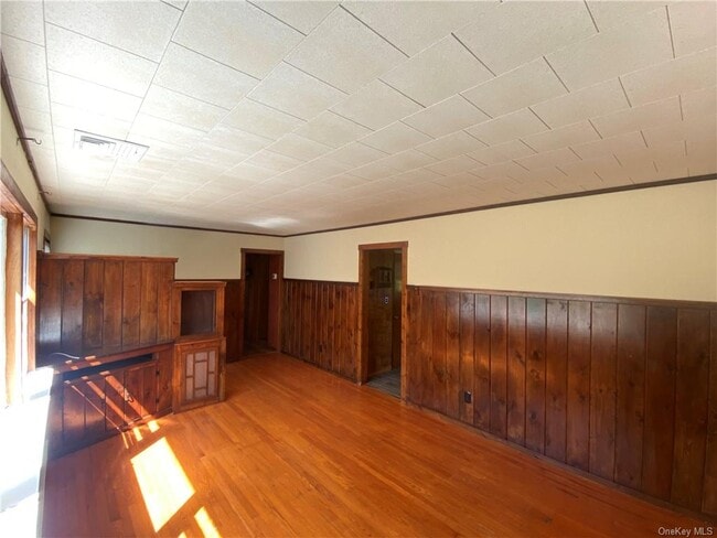 Building Photo - 8 Brookside Rd