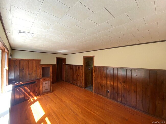Foto del edificio - 8 Brookside Rd