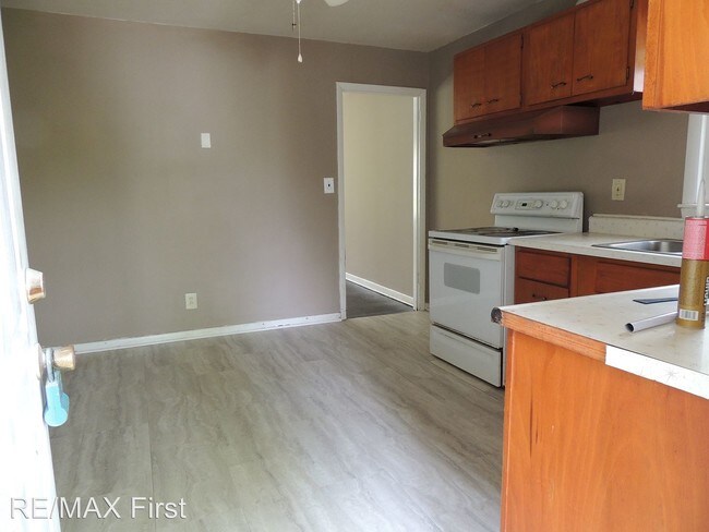 Building Photo - 3 br, 1 bath House - 1015 E Oak Hill Ave