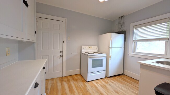 Building Photo - 322 Partington Ave