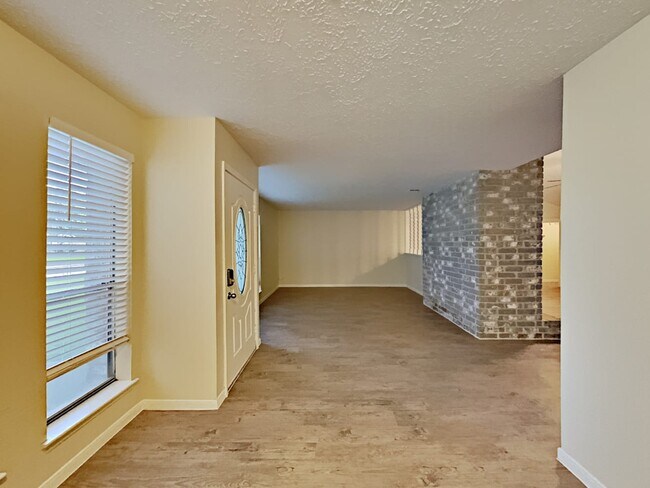 Building Photo - 21218 Park Tree Ln