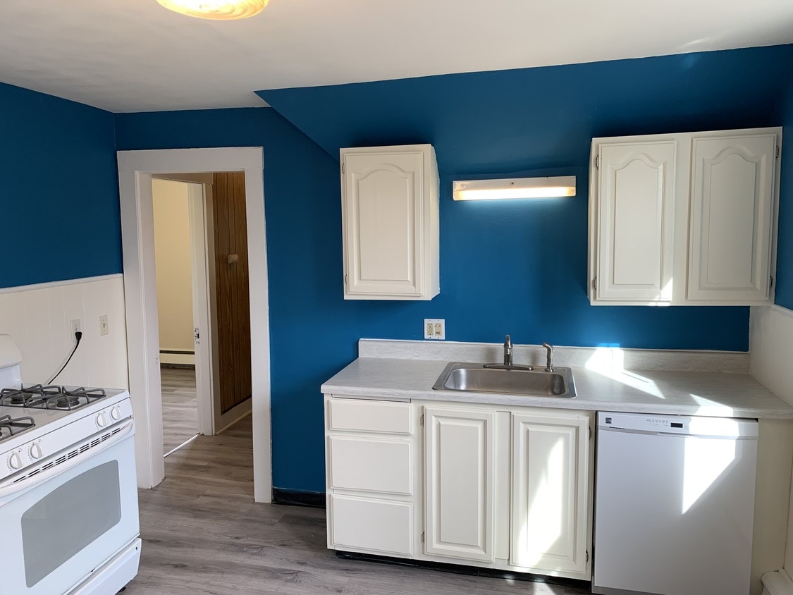 Brand-new eat-in kitchen! - 67 Cleverly Ct