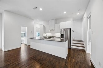 Building Photo - 4905 Live Oak St