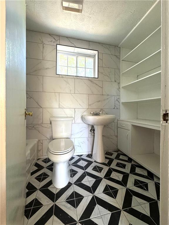 Building Photo - 46 Delmont Dr NE