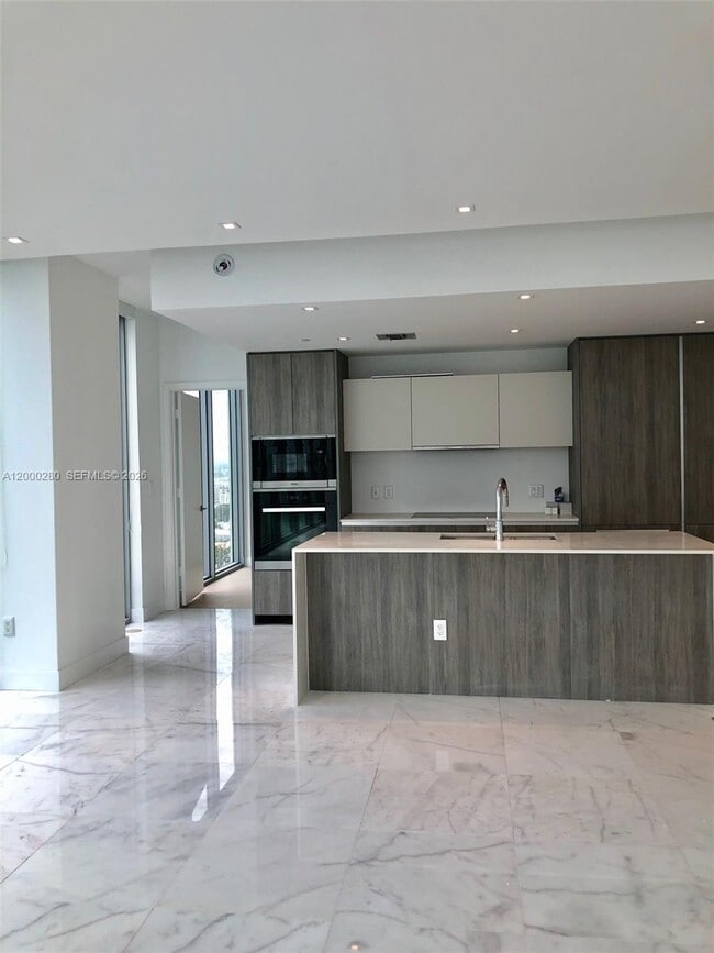 Building Photo - 2900 NE 7th Ave