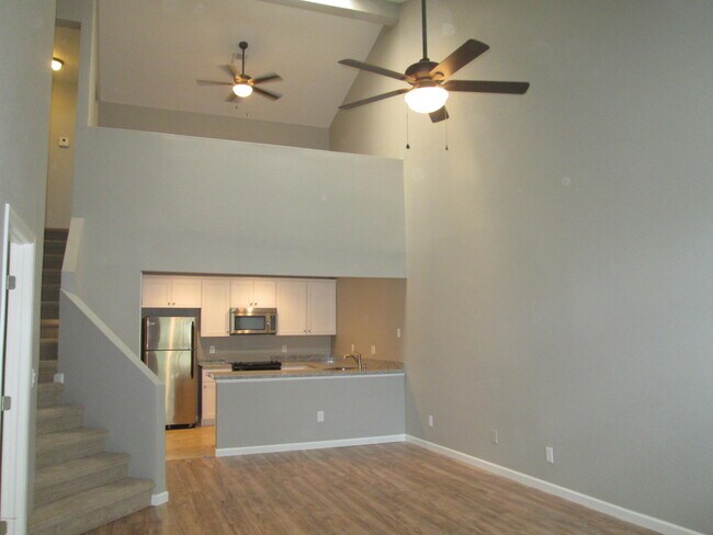 Building Photo - 3211 E Lavey Ln