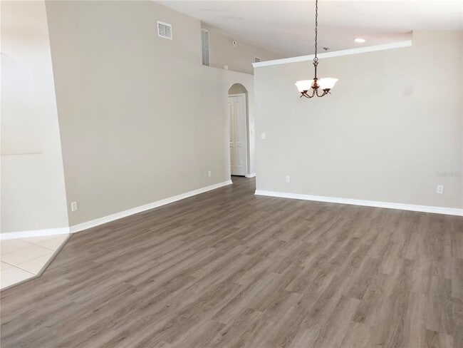 Building Photo - 31127 Whinsenton Dr