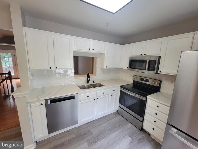 Foto del edificio - 8702 Castlerock Ct