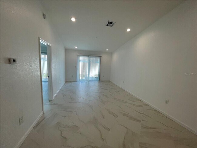 Foto del edificio - 1865 Orange Blvd Way