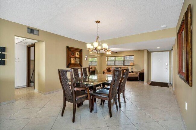 Building Photo - 200 Golden Isles Dr