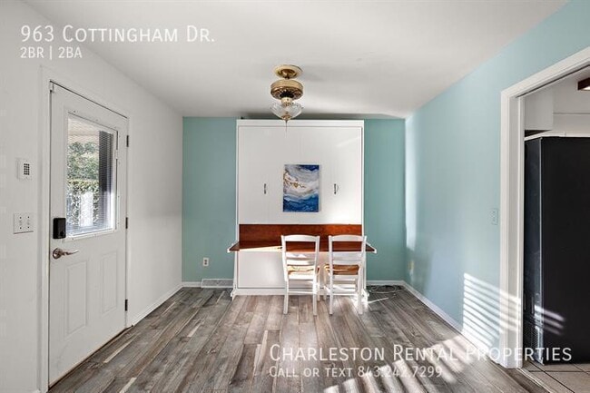 Foto del edificio - 963 Cottingham Dr