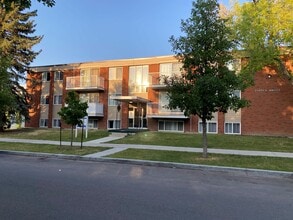 Building Photo - Darren Manor