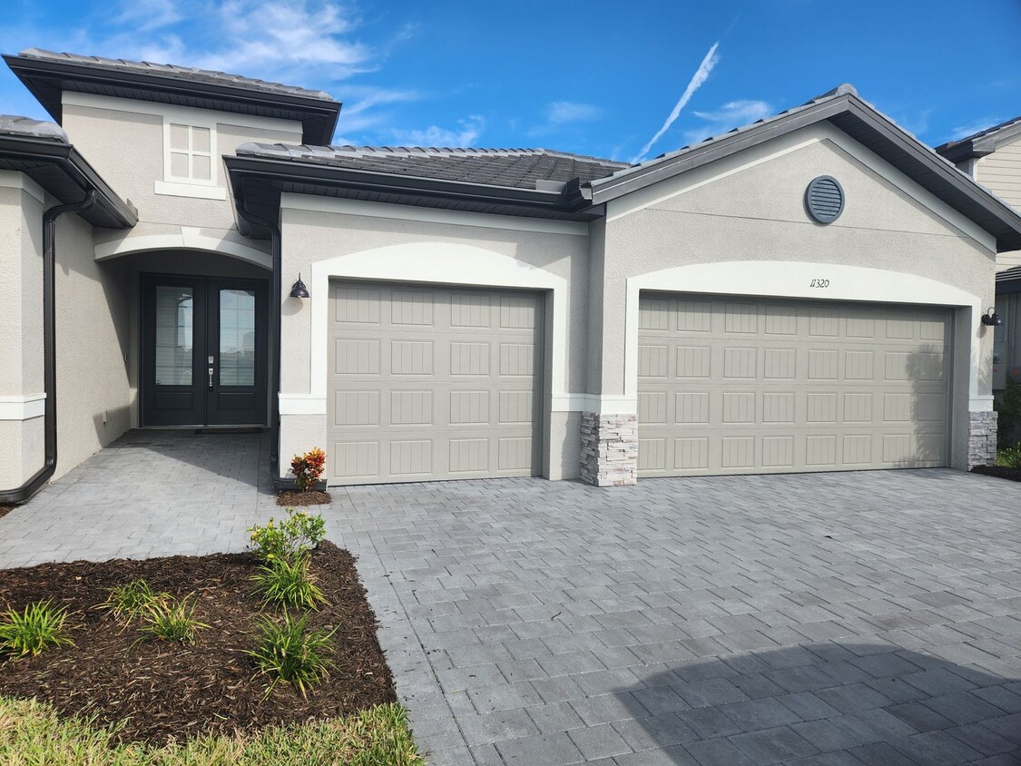 Foto principal - Beautiful New Construction 3BR/ 3BA/ 3 Car...