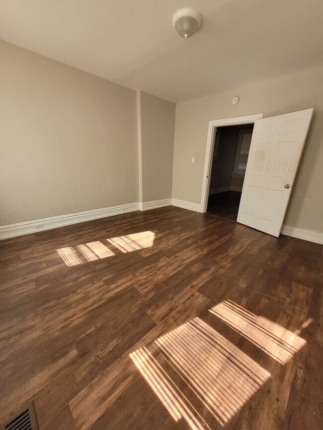 Foto del edificio - 257 E College Ave