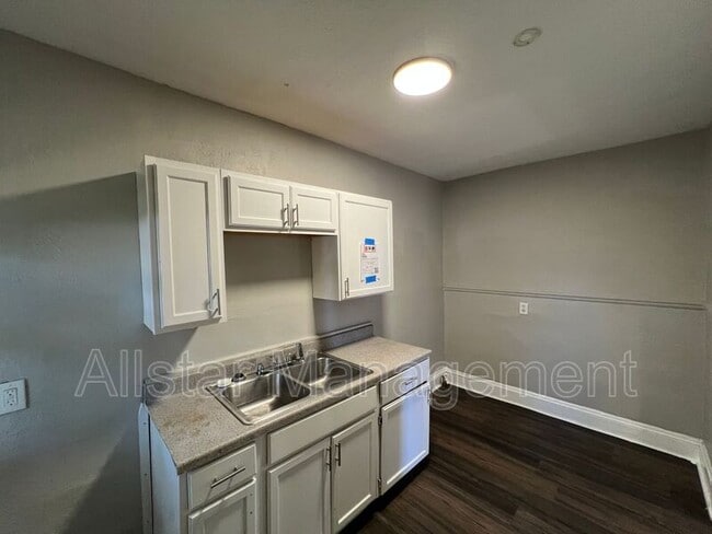 Building Photo - 13815 Idarose Ave