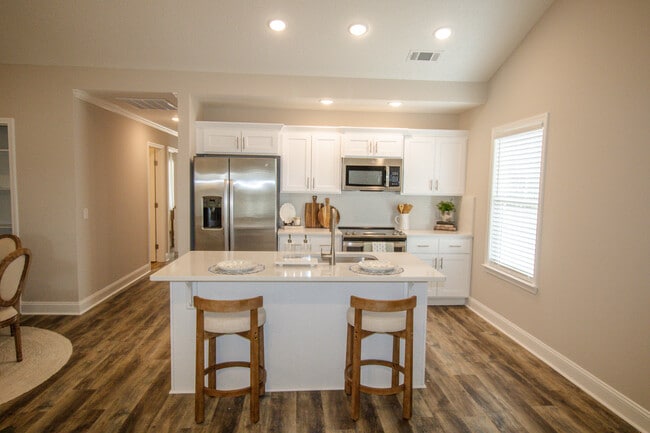 Building Photo - 106 Woodsedge Dr