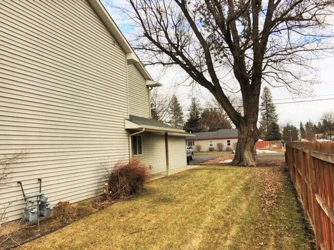 Building Photo - 1402