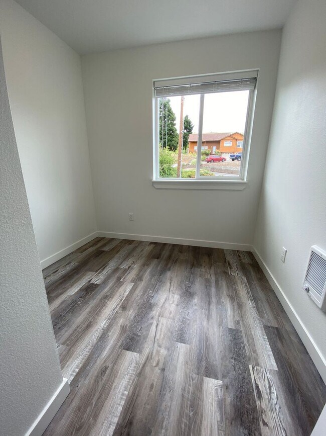 Foto del edificio - 2619 E 14th St