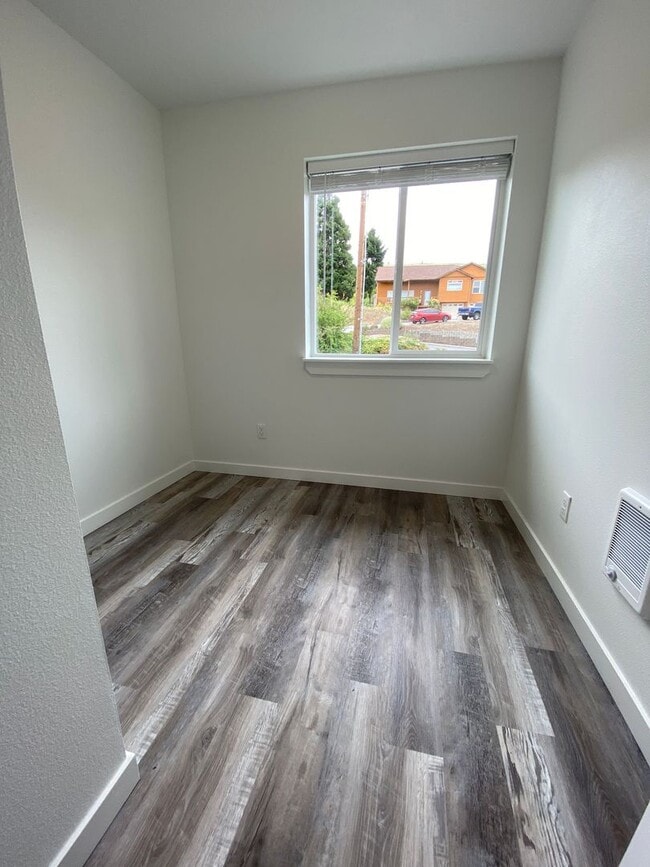 Building Photo - 2619 E 14th St