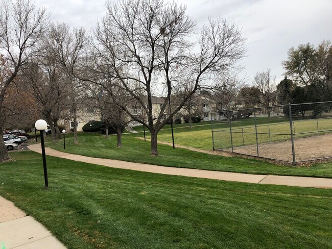 Foto del edificio - 8555 Fairmount Dr