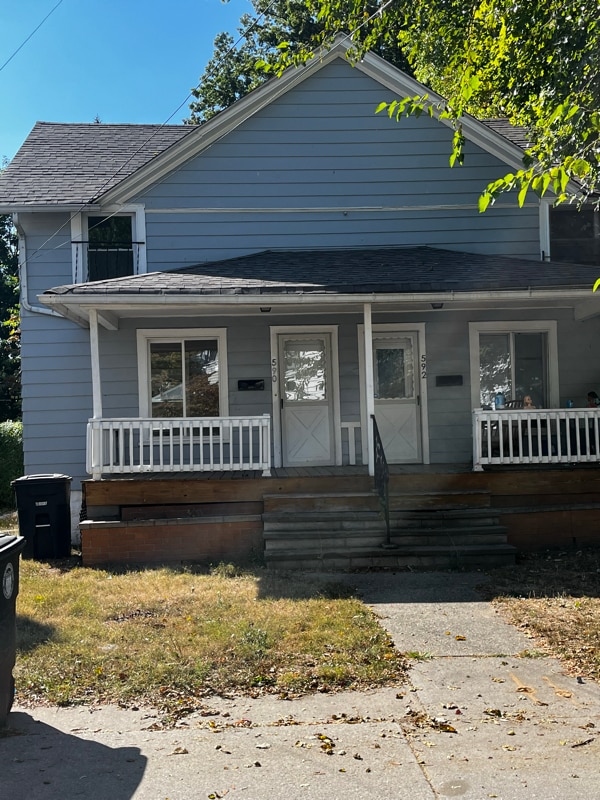 Building Photo - 590 Thayer St