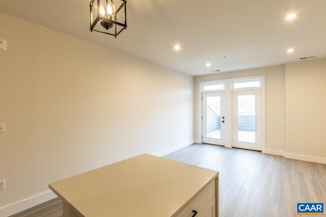 Building Photo - 1143 Rose Hill Dr