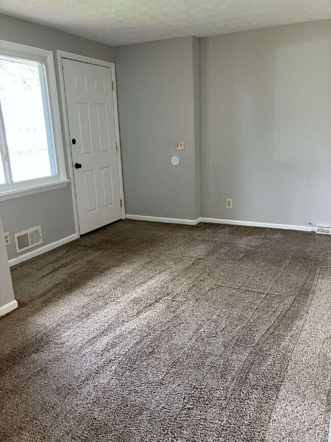 Foto del edificio - Available May 1!  Spacious 3 BR, 1.5 Bath in East Rochester