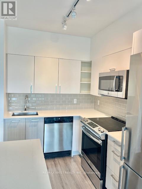 Building Photo - 385-385 Osler St