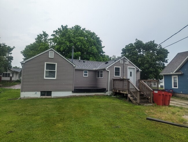 Building Photo - 307 W Ells Ave