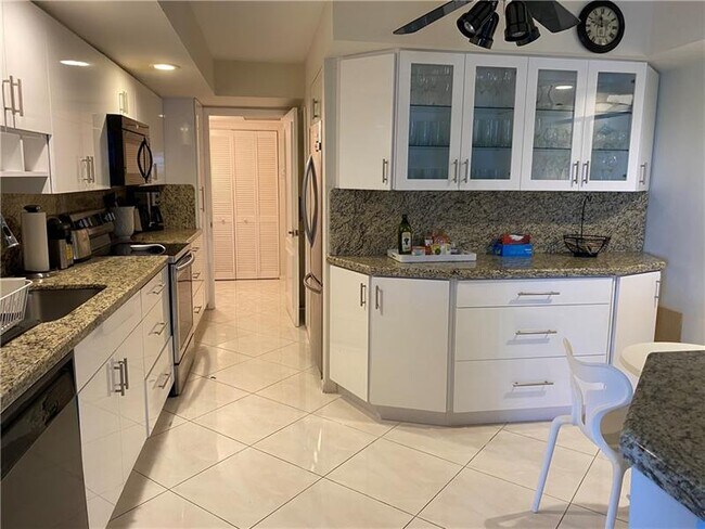 Foto del edificio - 4900 N Ocean Blvd