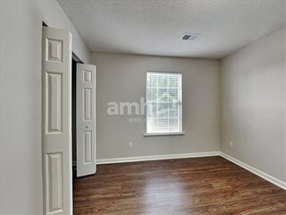 Building Photo - 104 Granary Dr