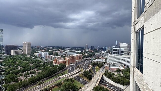 Foto del edificio - 400 W Peachtree St NW