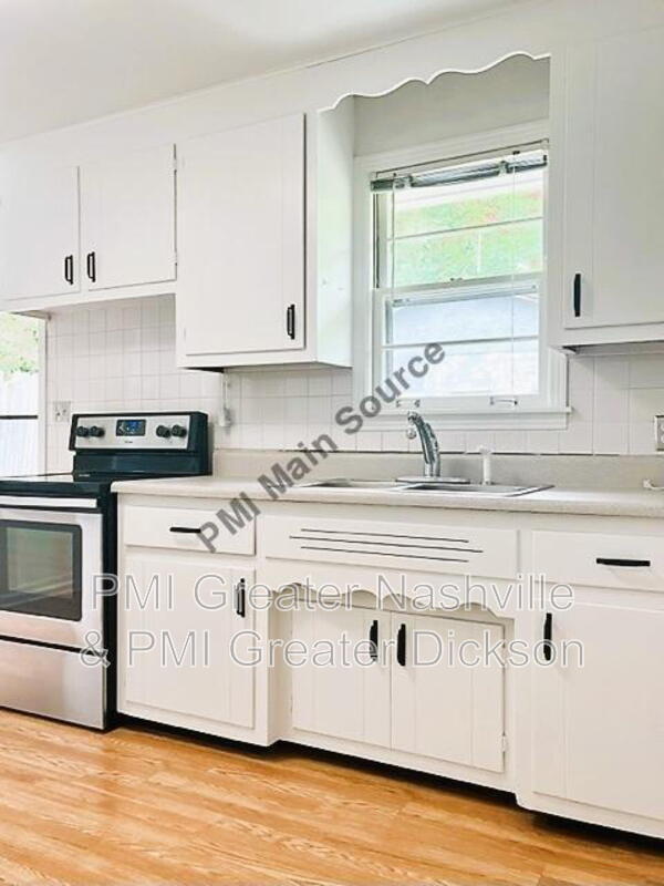 Foto del edificio - 111 River Rd