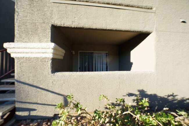 Building Photo - SHOWINGS AVAILABLE NOW