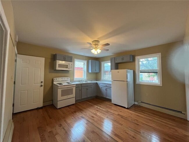 Building Photo - 1104 S Broadway