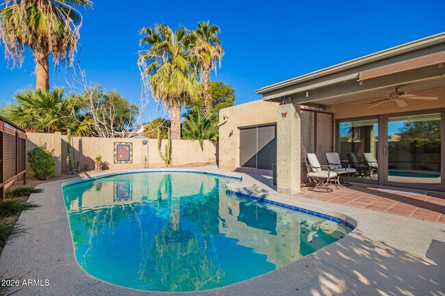 Foto del edificio - 7901 E Luke Ln