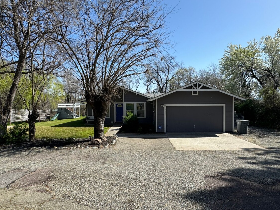 Primary Photo - Home on 1 acre lot with above ground pool!