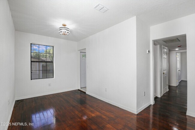 Foto del edificio - 5246 Sunderland Rd