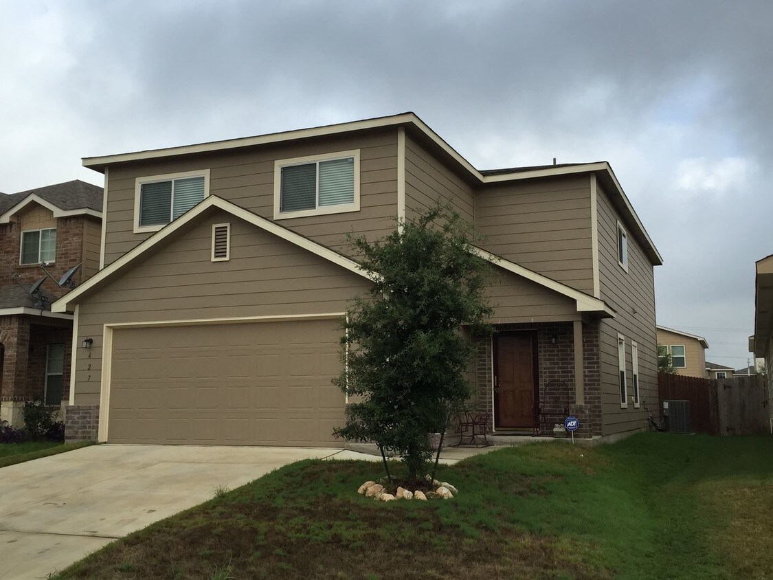 Foto principal - 427 Walnut Crest