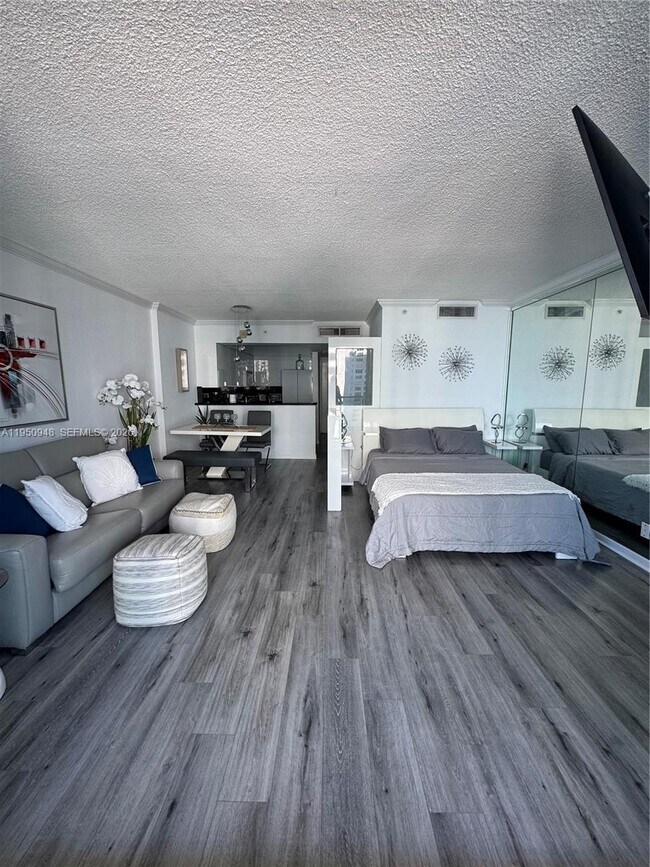 Building Photo - 2501 S Ocean Dr