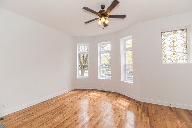 Foto del edificio - 1704 W Sunnyside Ave