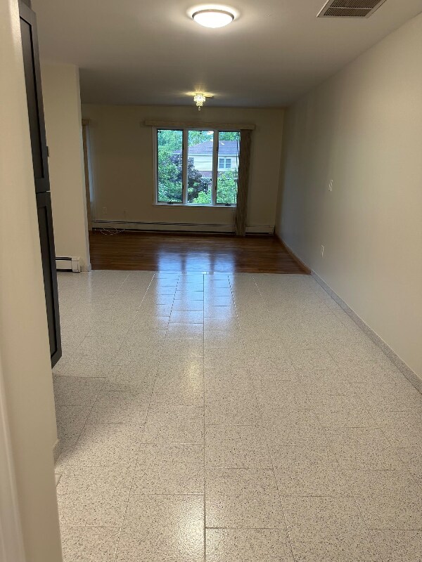 Foto del edificio - 392 Albourne Ave