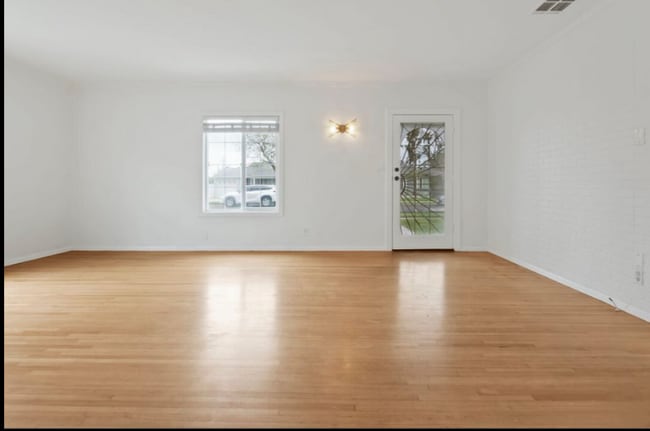 Building Photo - 923 E Orange Grove Ave