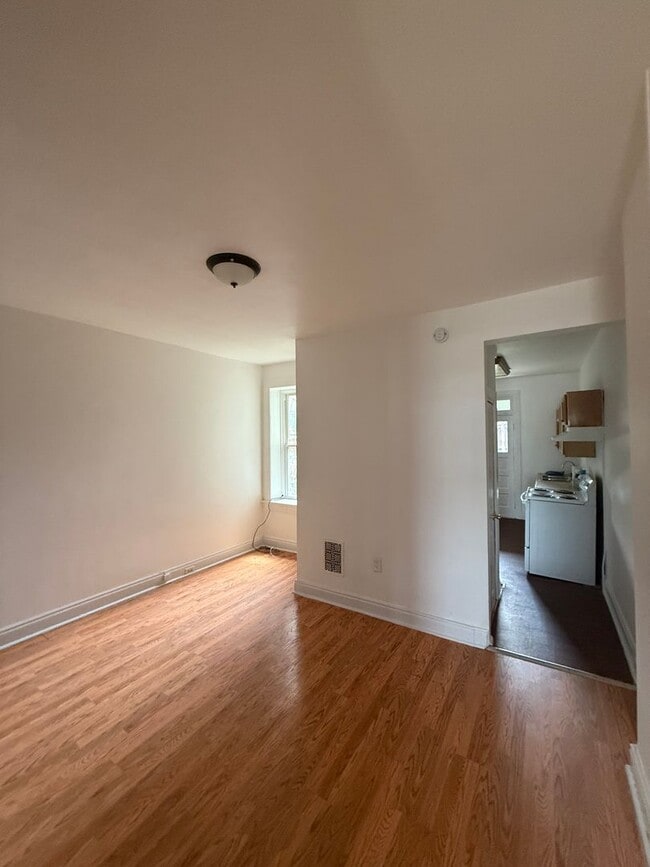 Building Photo - Duplex located on Belview Ave.