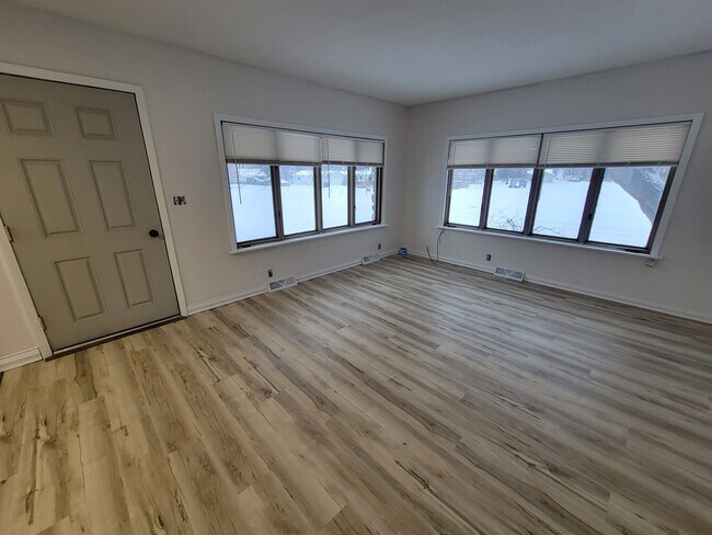 Building Photo - 802 Le Hillier St