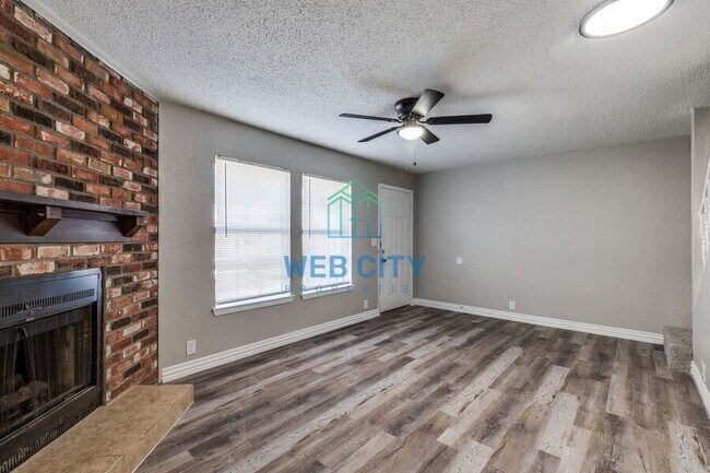 Building Photo - 242 Alexandria St