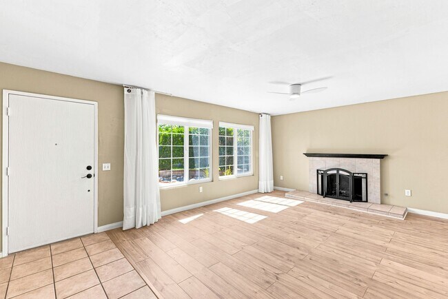 Foto del edificio - 11770 Treeview Pl