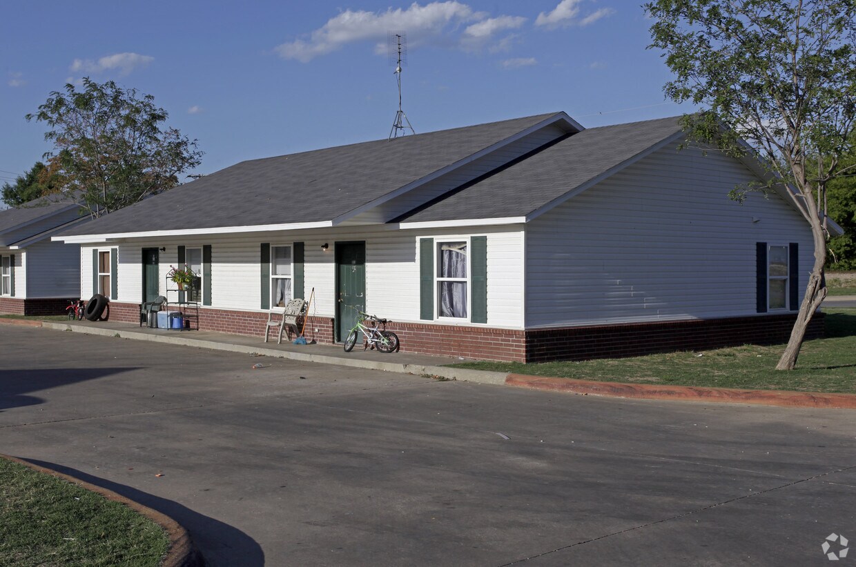 Primary Photo - Z-Josie Lane