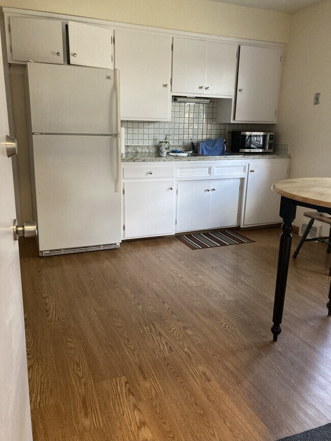 Cocina - 19562 Hilliard Blvd